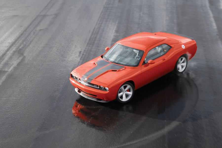  Dodge Challenger SRT8 2008 года  (фото 184 из 356)